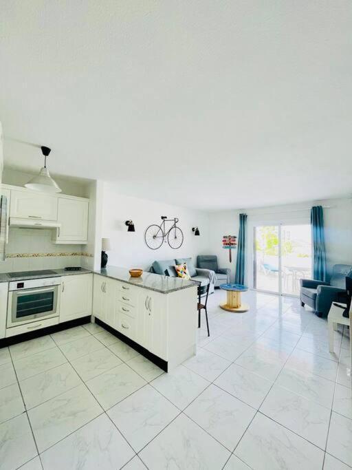 Apartment Comfy With Large Terrace Five Minutes From Ocean Los Cristianos (Tenerife)
