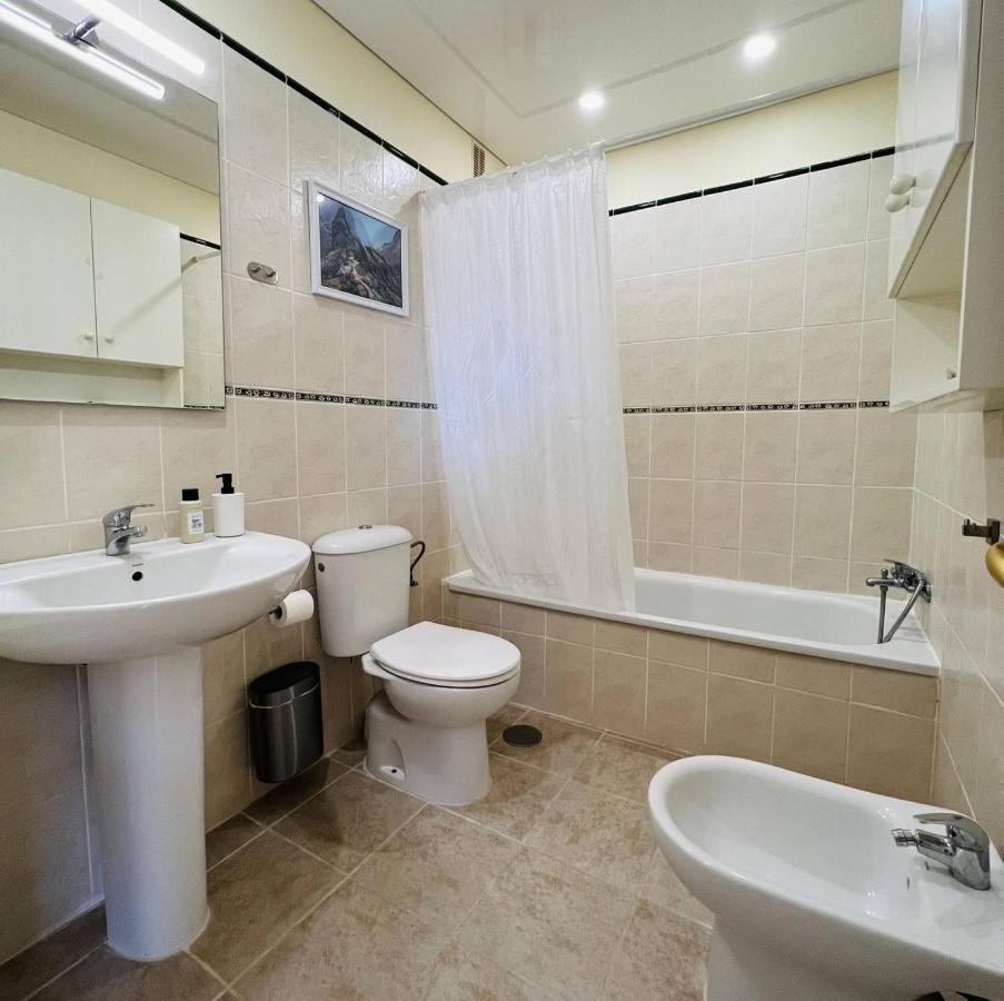 Cozy Beachfront Flat With Pool & Panoramic Sea View Terrace *