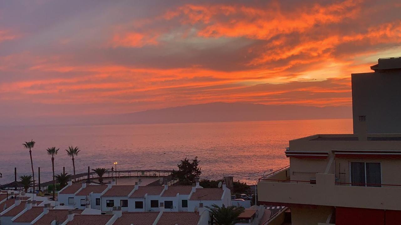 Cozy Beachfront Flat With Pool & Panoramic Sea View Terrace