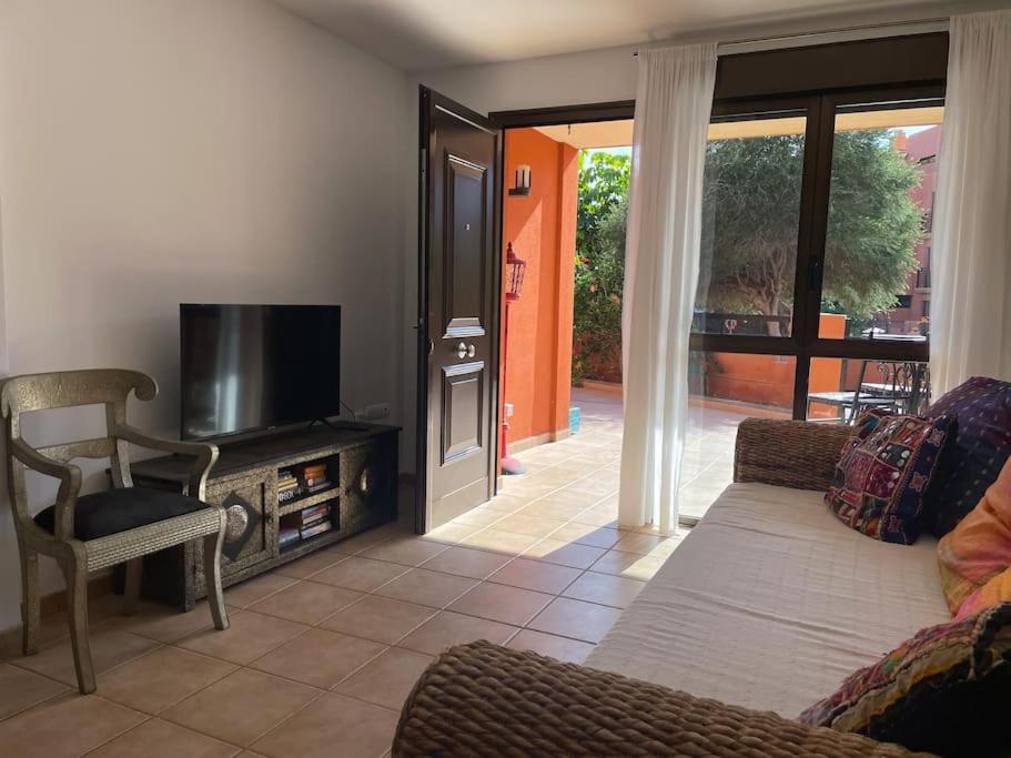 Cozy With Large Terrace Next To The Pool Apartment La Tejita