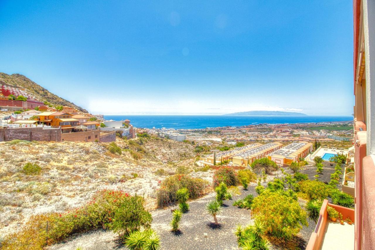 Relax At Roques Del Conde Apartment