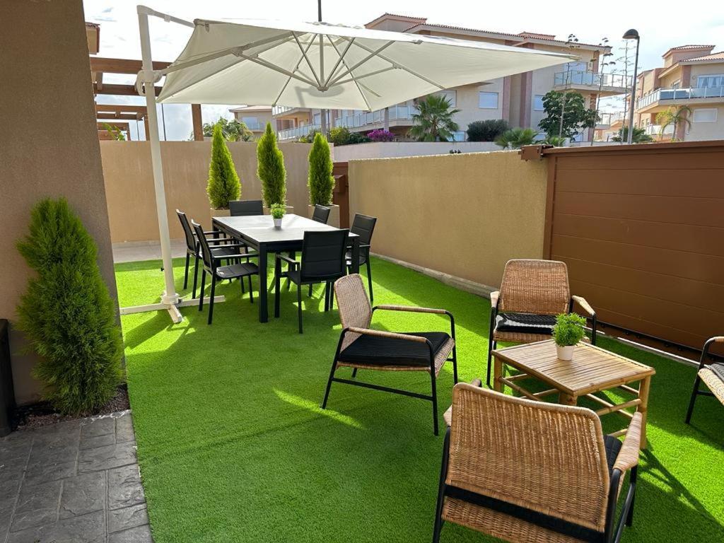 Villa Golf Tenerife South: Mountain View With Heated Pool And Accessible Amenities