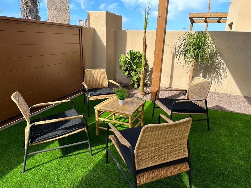 Villa Golf Tenerife South: Mountain View With Heated Pool And Accessible Amenities San Miguel de Abona