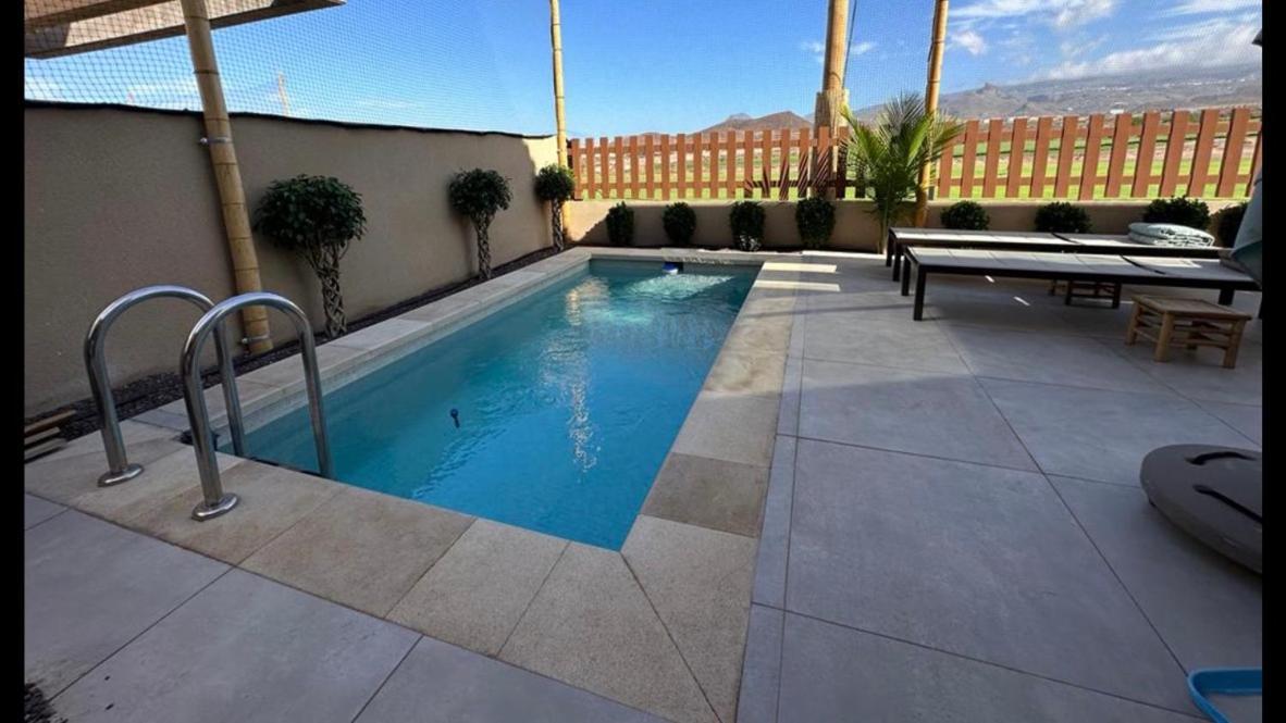 Villa Golf Tenerife South: Mountain View With Heated Pool And Accessible Amenities San Miguel de Abona