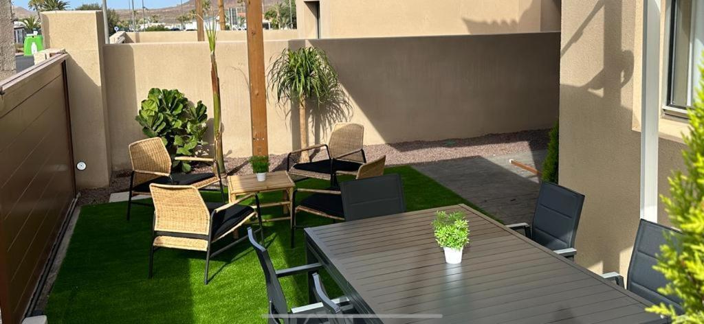 Golf Tenerife South: Mountain View With Heated Pool And Accessible Amenities Villa