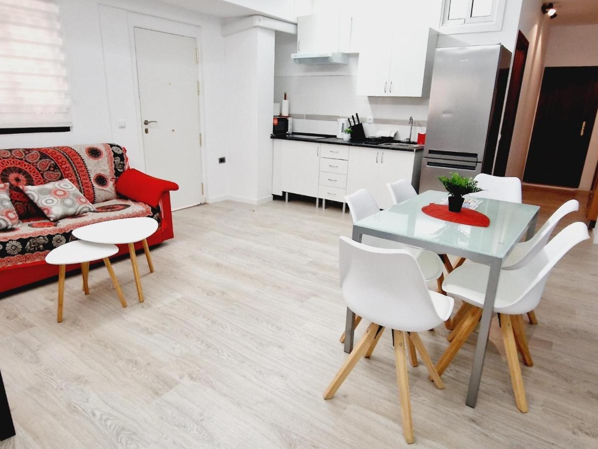 Nicole, 2 Bedrooms In Playa De Americas Holiday home *