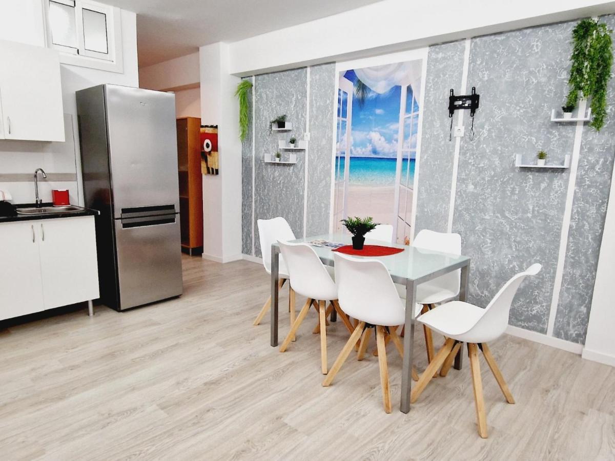 Nicole, 2 Bedrooms In Playa De Americas Holiday home