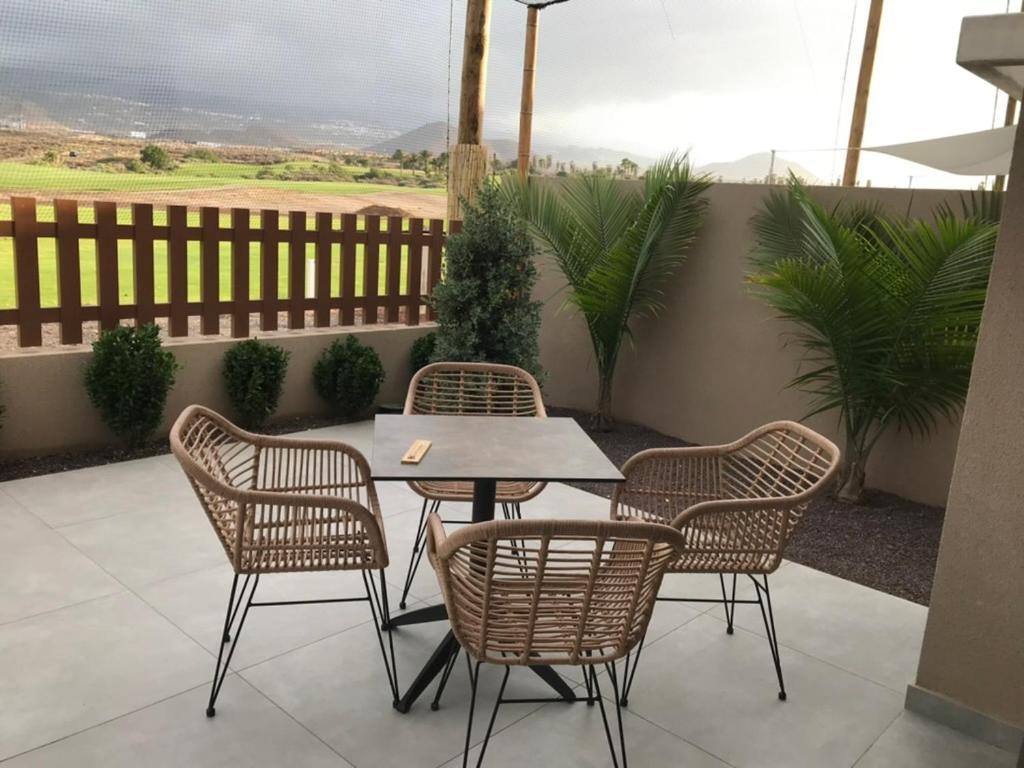 Villa Golf Tenerife South: Mountain View With Heated Pool And Accessible Amenities *