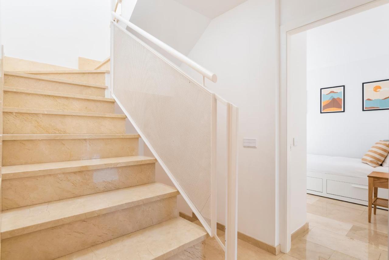 Villa With Private Pool And Workspace