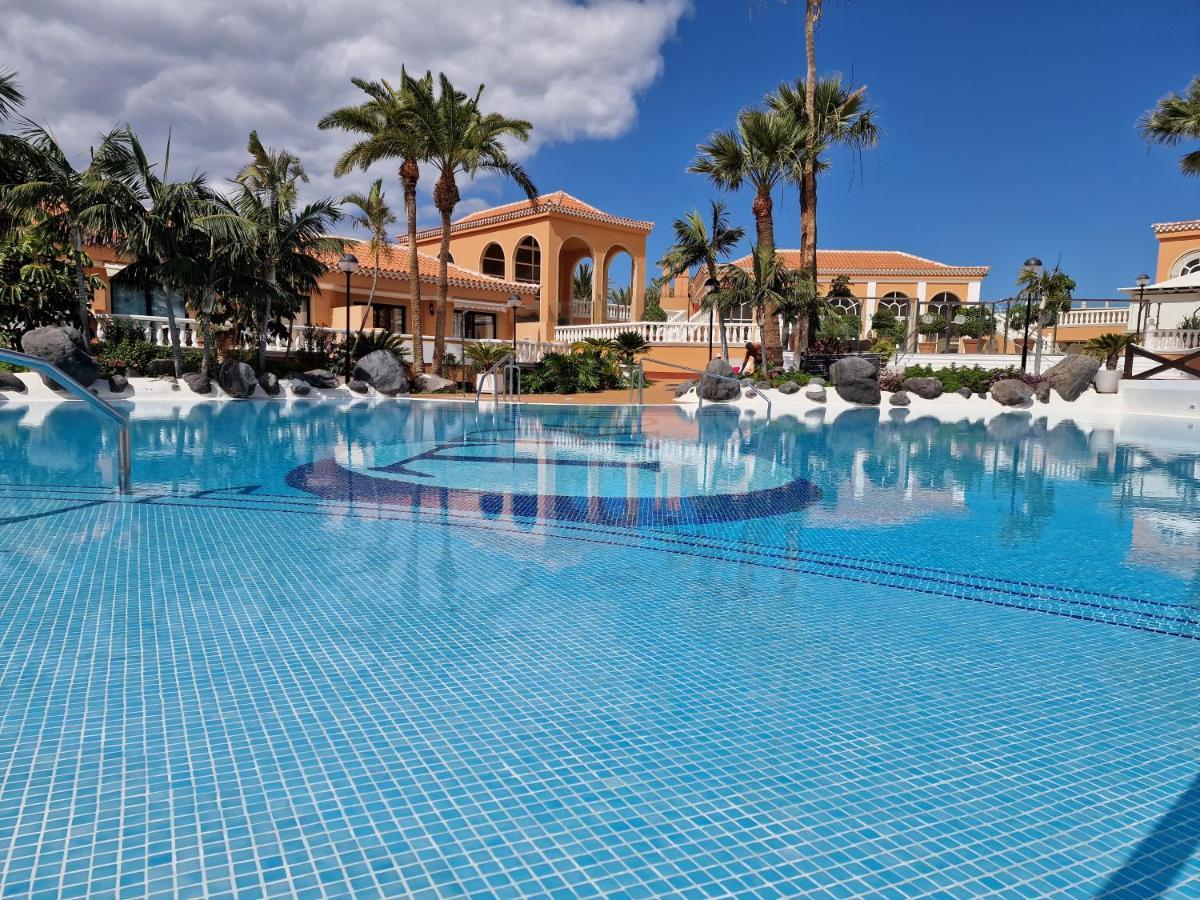 Exclusive Penthouse: Beachfront Oasis With Heated Pool Playa de las Americas (Tenerife)