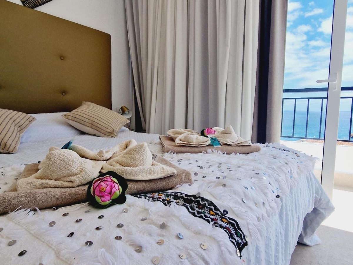 Rooftop Vistas, 2 Bedrooms First Line * Los Cristianos (Tenerife)