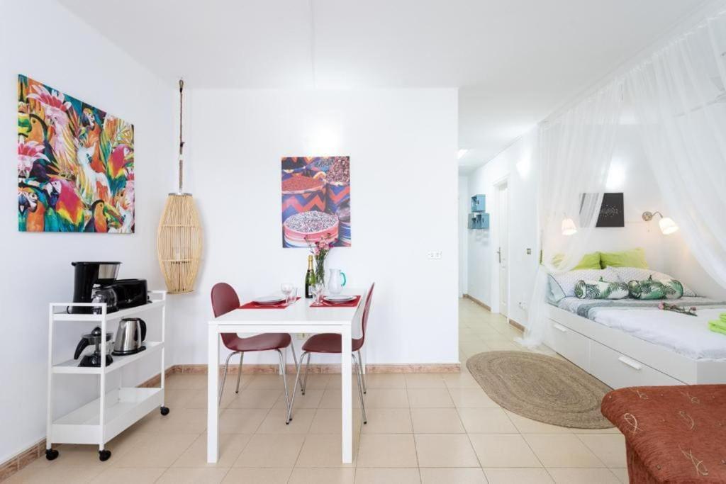 Cosy Studio With Balcony At Golf Del Sur, Tenerife *