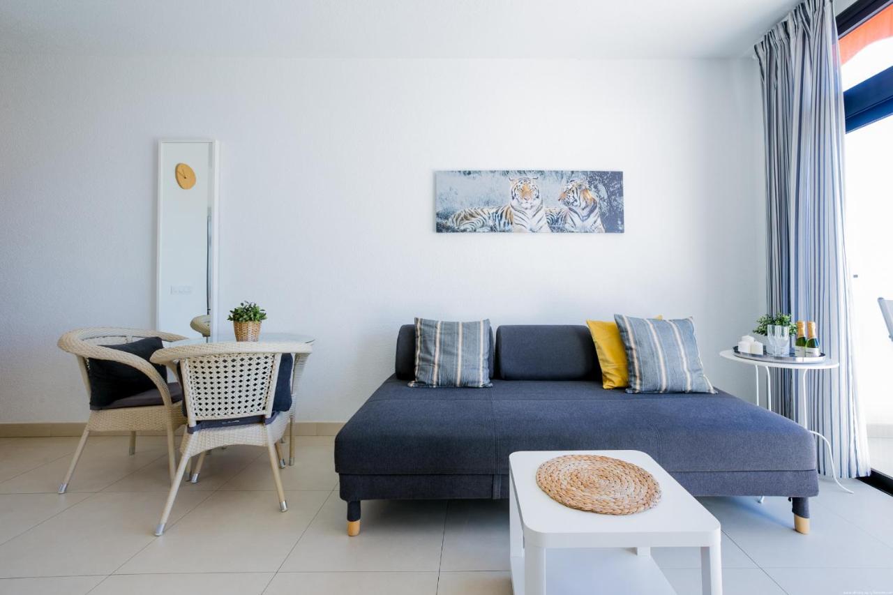 Cozy With Seaview And Parking