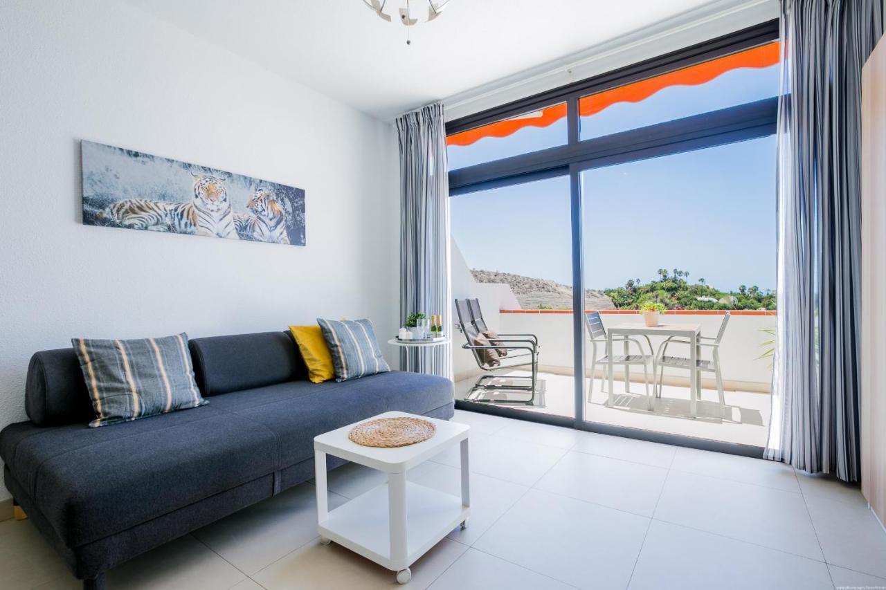 Cozy With Seaview And Parking