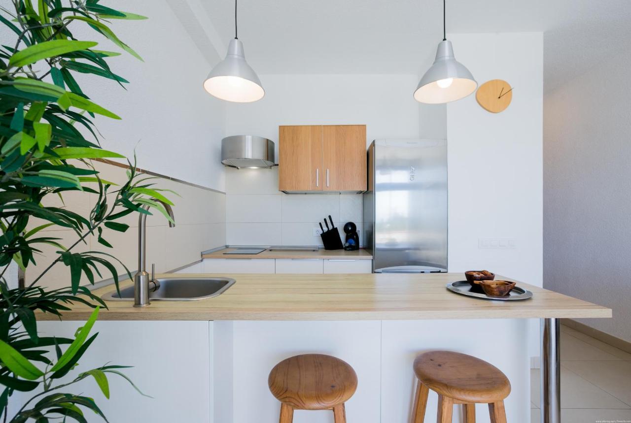 Cozy With Seaview And Parking Apartment