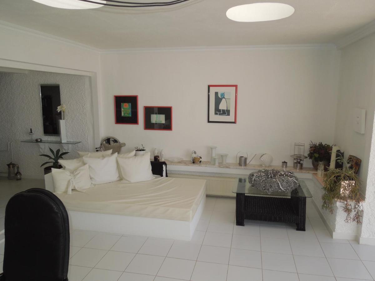 Casa Del Mar With Large Sun Terrace Facing The Sea, Luxury Apartamento