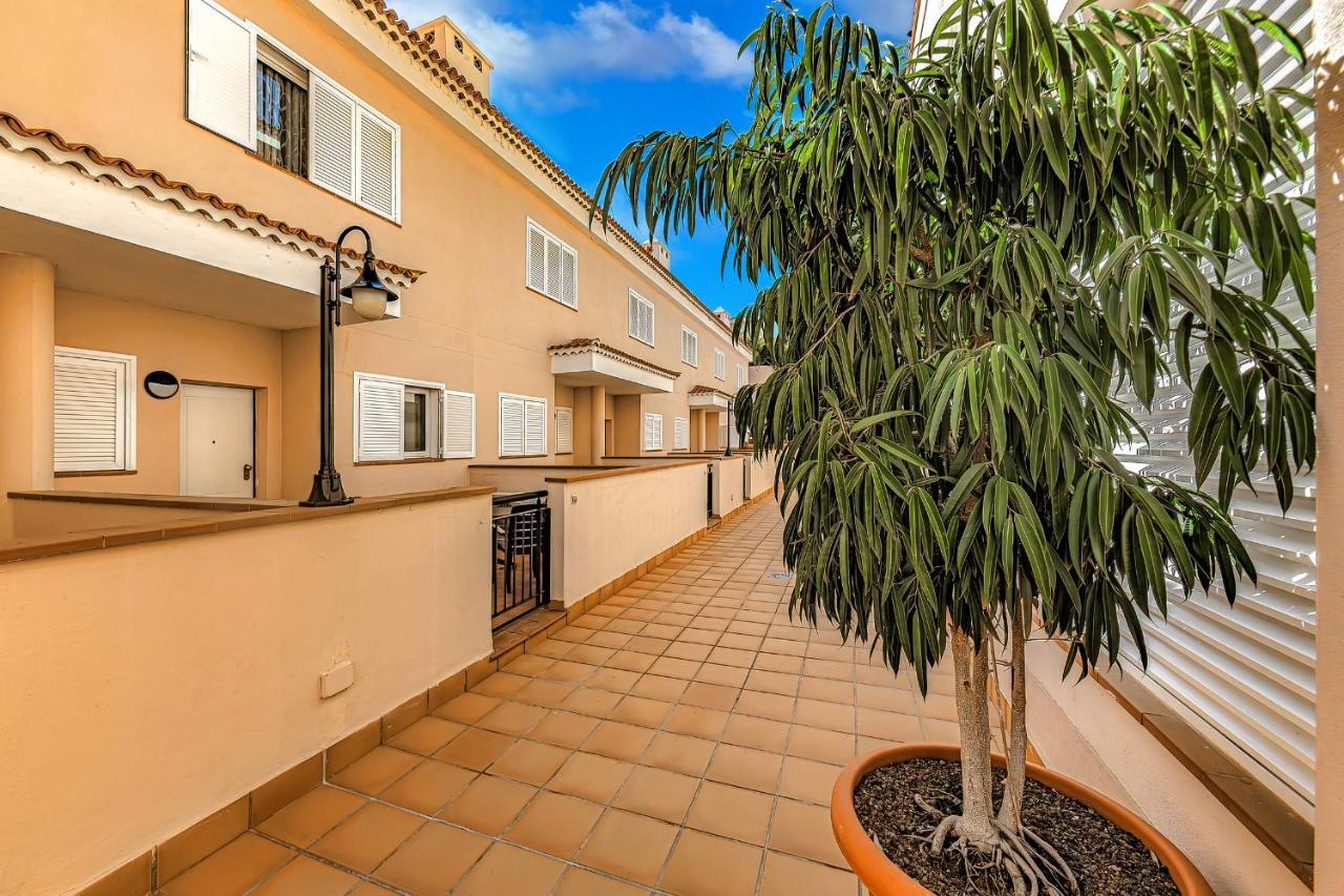 Spacious Ocean View Family Townhouse