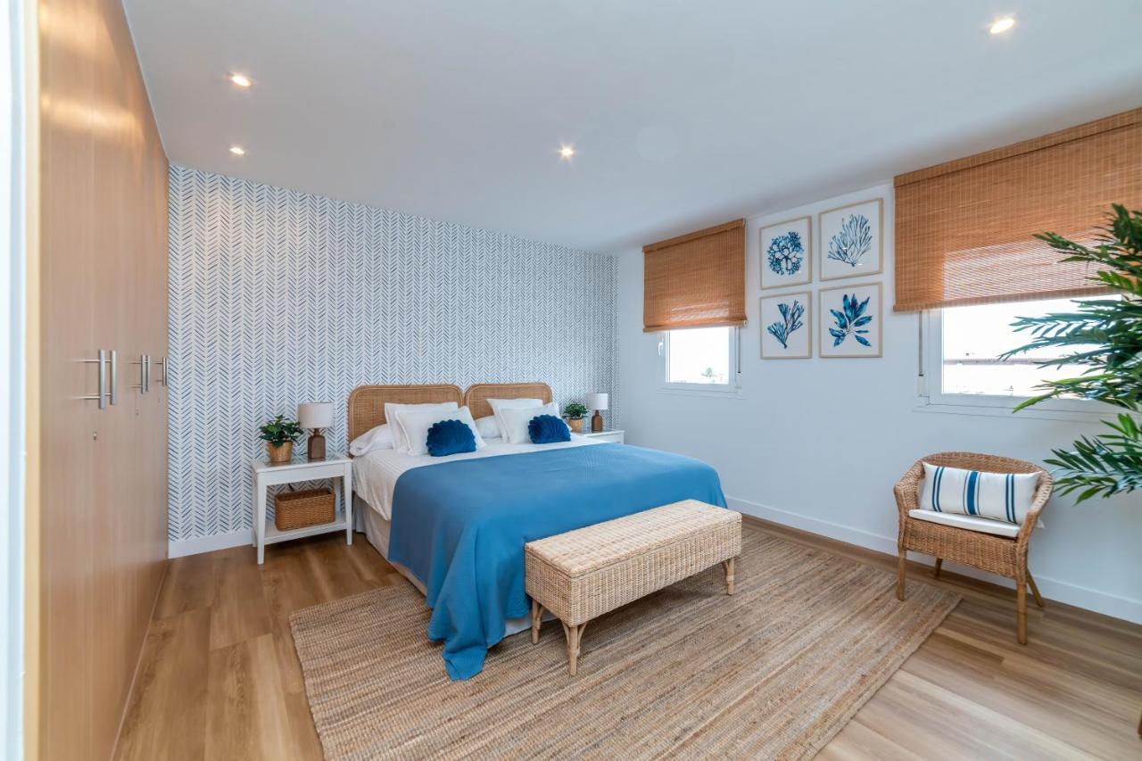 Apartment Atico Cholas By The *