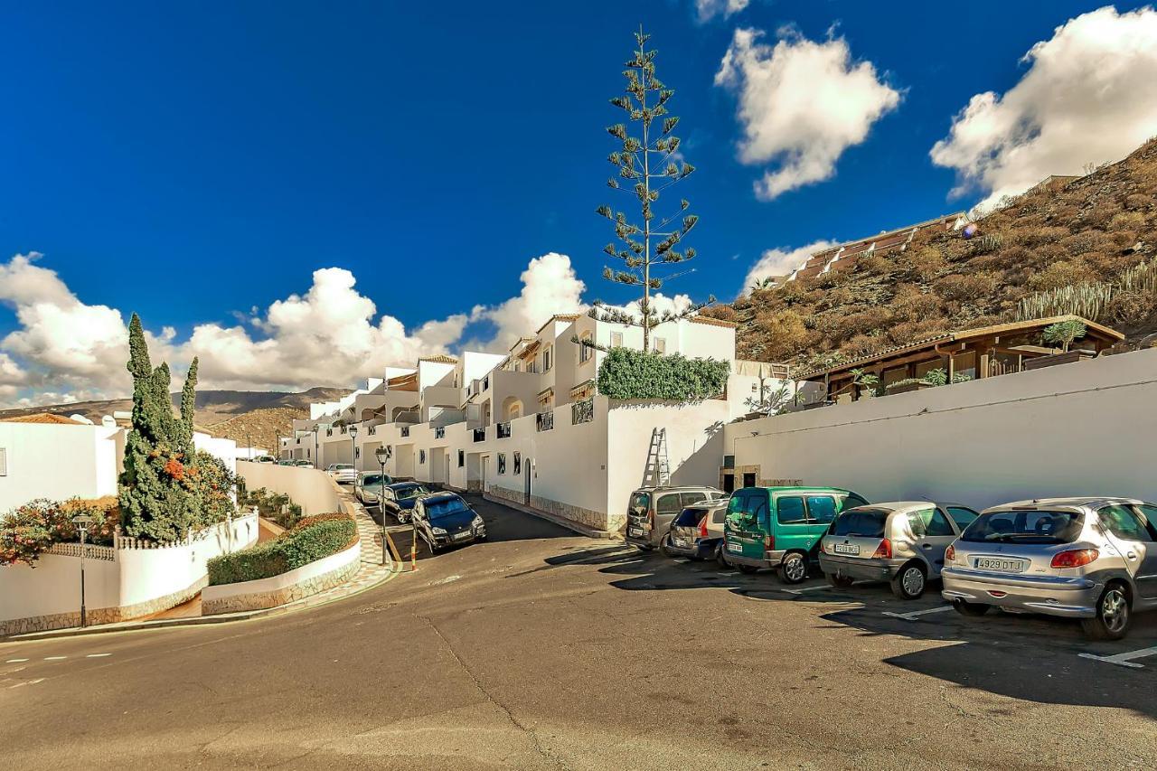 Spacious 2 Bedroom Tenerife South Apartamento Costa Adeje (Tenerife)