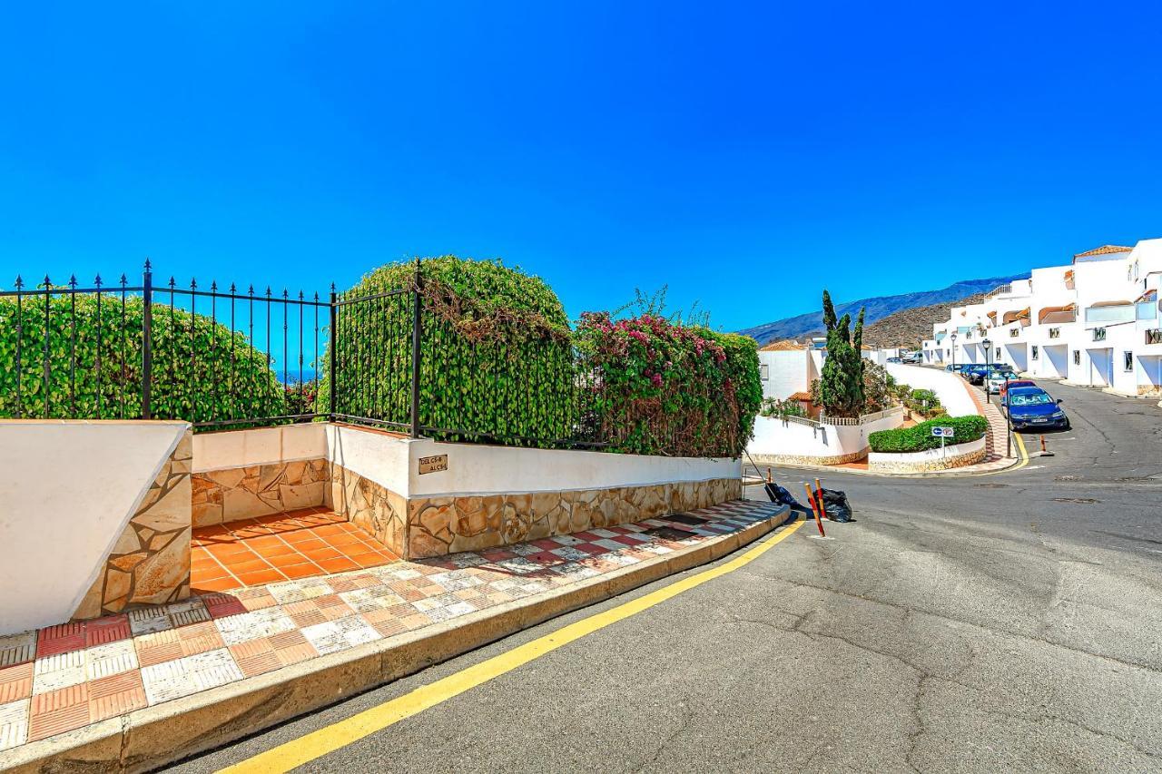 Spacious 2 Bedroom Tenerife South