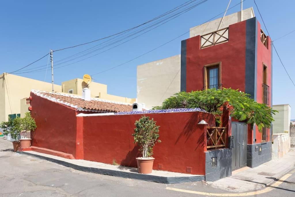 Rural House With Traditional Architecture S. Xix * Santa Cruz de Tenerife