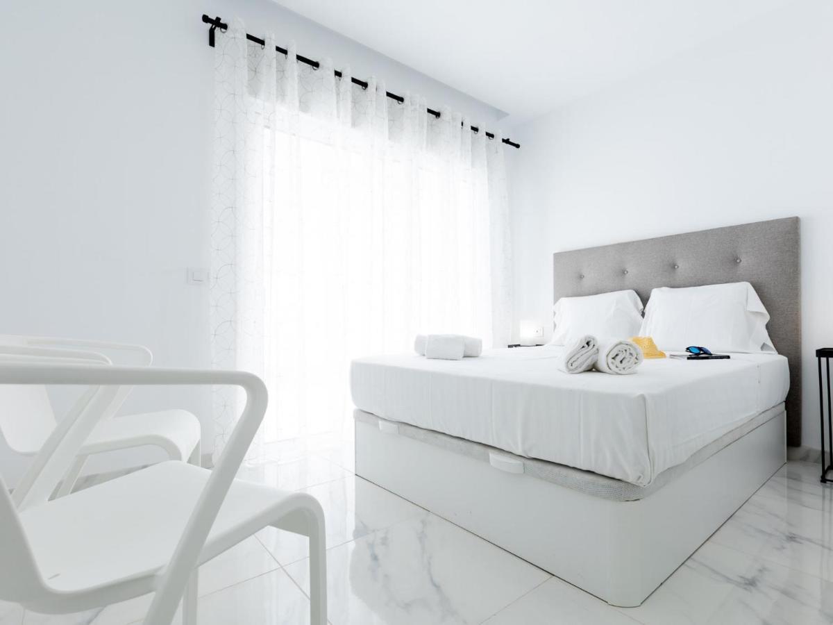 Apartment 2 Moderno Edificio Emilia