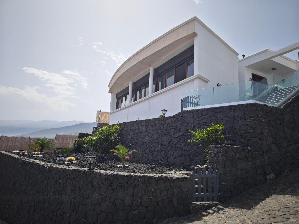 Villa Gonzalez Sea Views Bed & Breakfast *