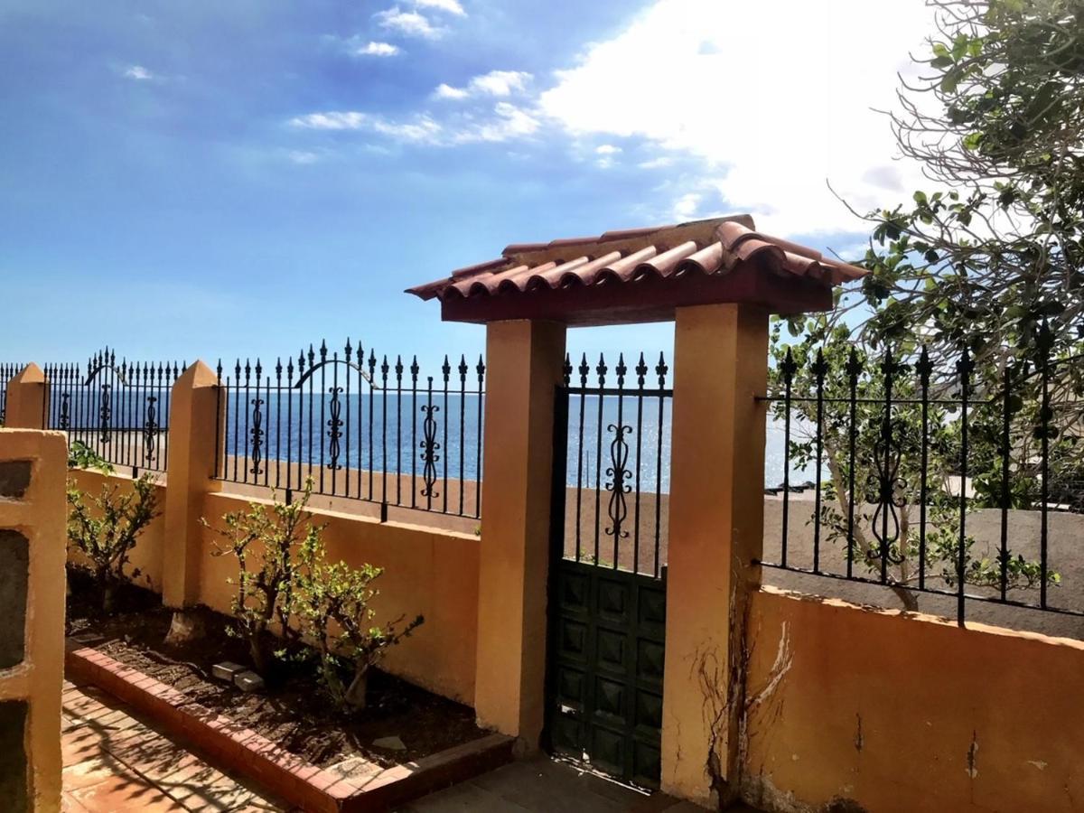 Casa Amarilla Junto Al Mar