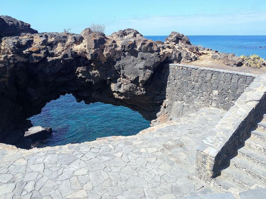 Buenas Olas Tenerife * Costa Del Silencio