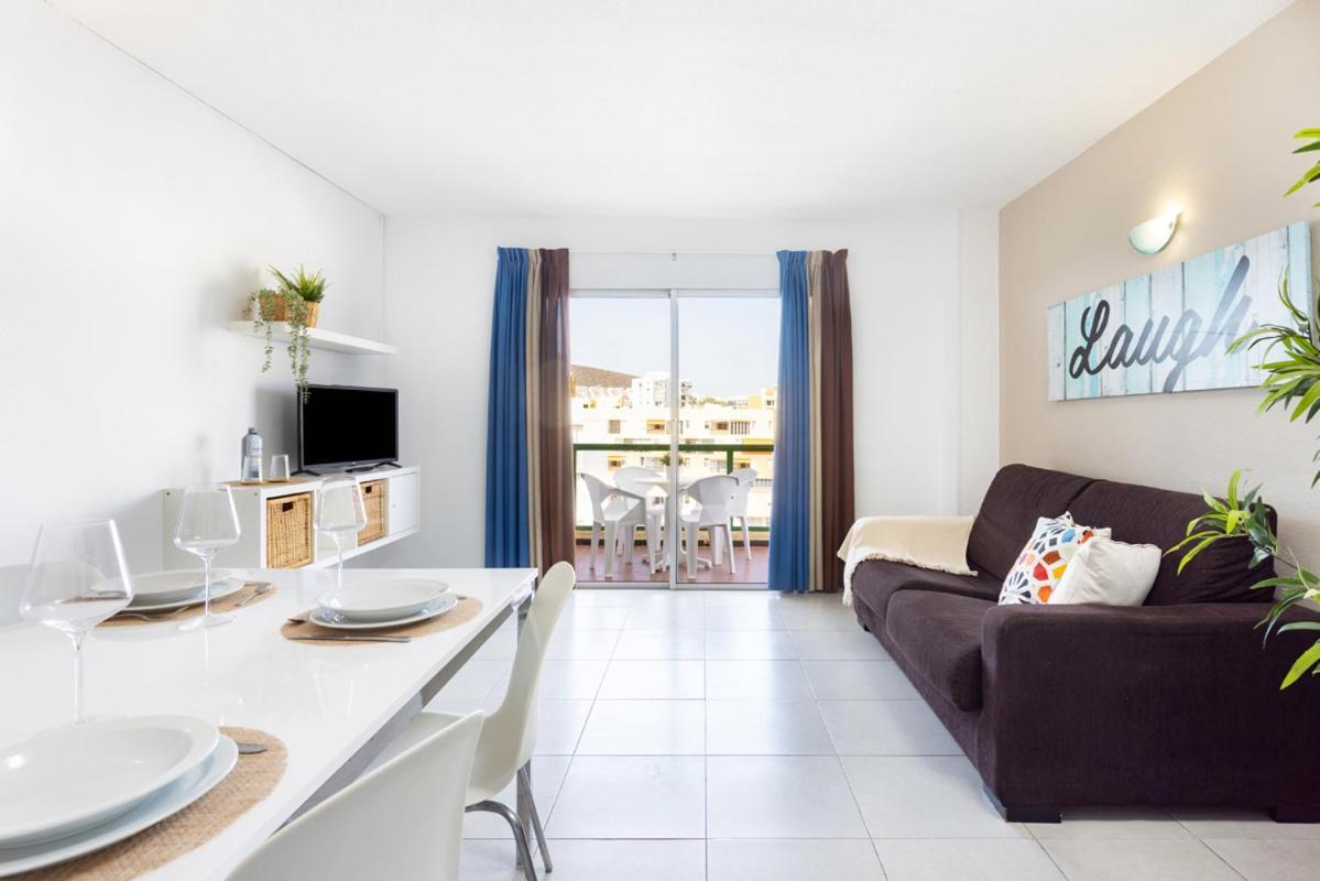 Comodoro- Ravel * Los Cristianos (Tenerife)