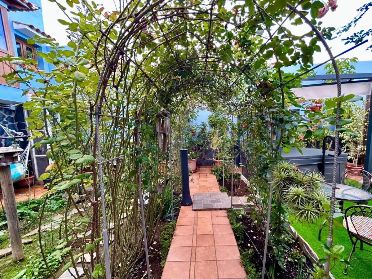 Hébergement de vacances Casa Con Jardin Y Jacuzzi
