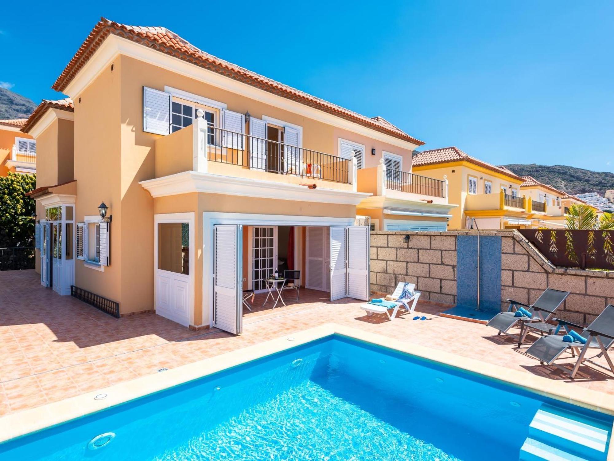 Incredible Fuente, Ocean View, Heated Pool! Holiday home