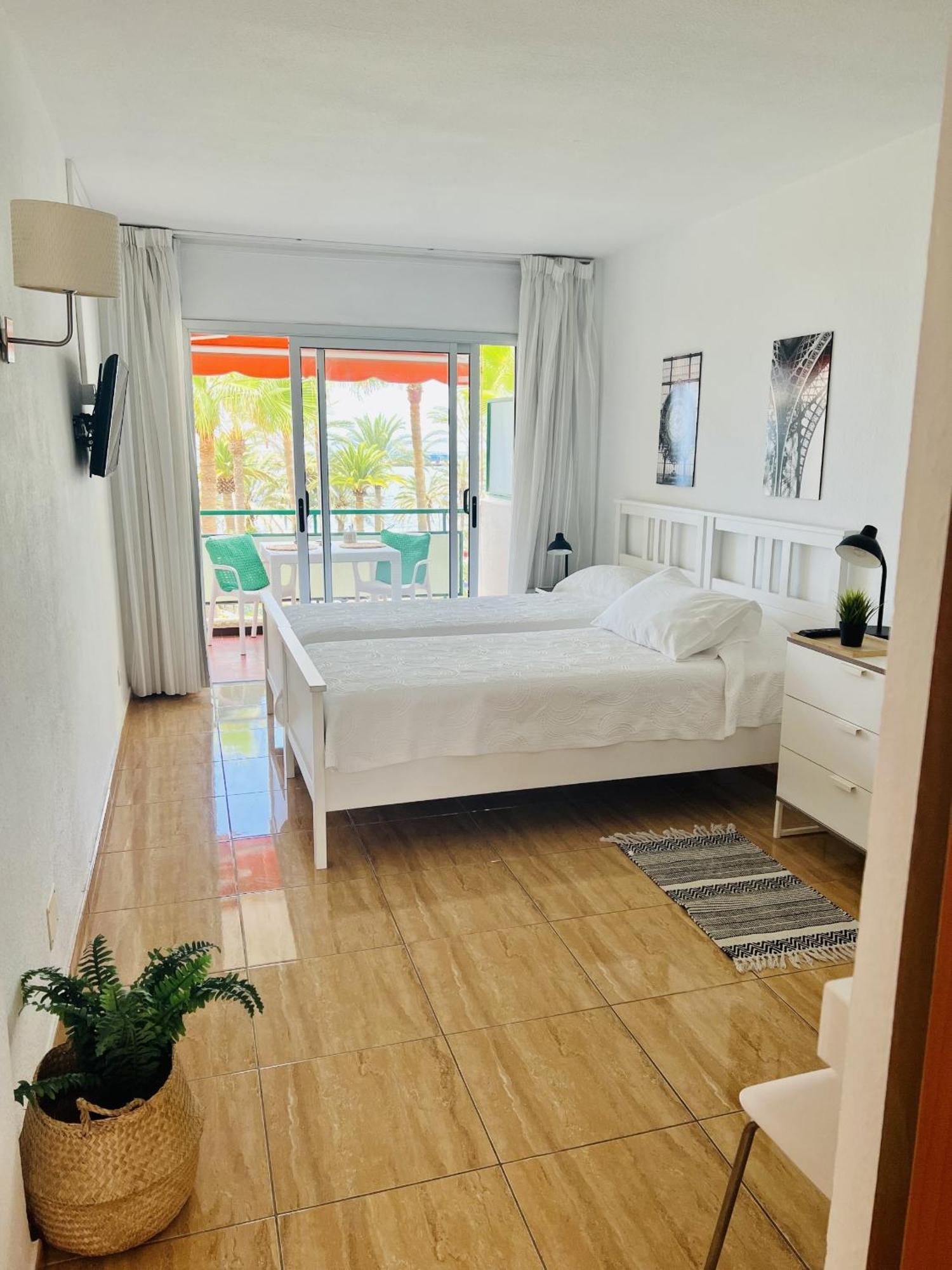 Comodoro- Ravel Los Cristianos (Tenerife)