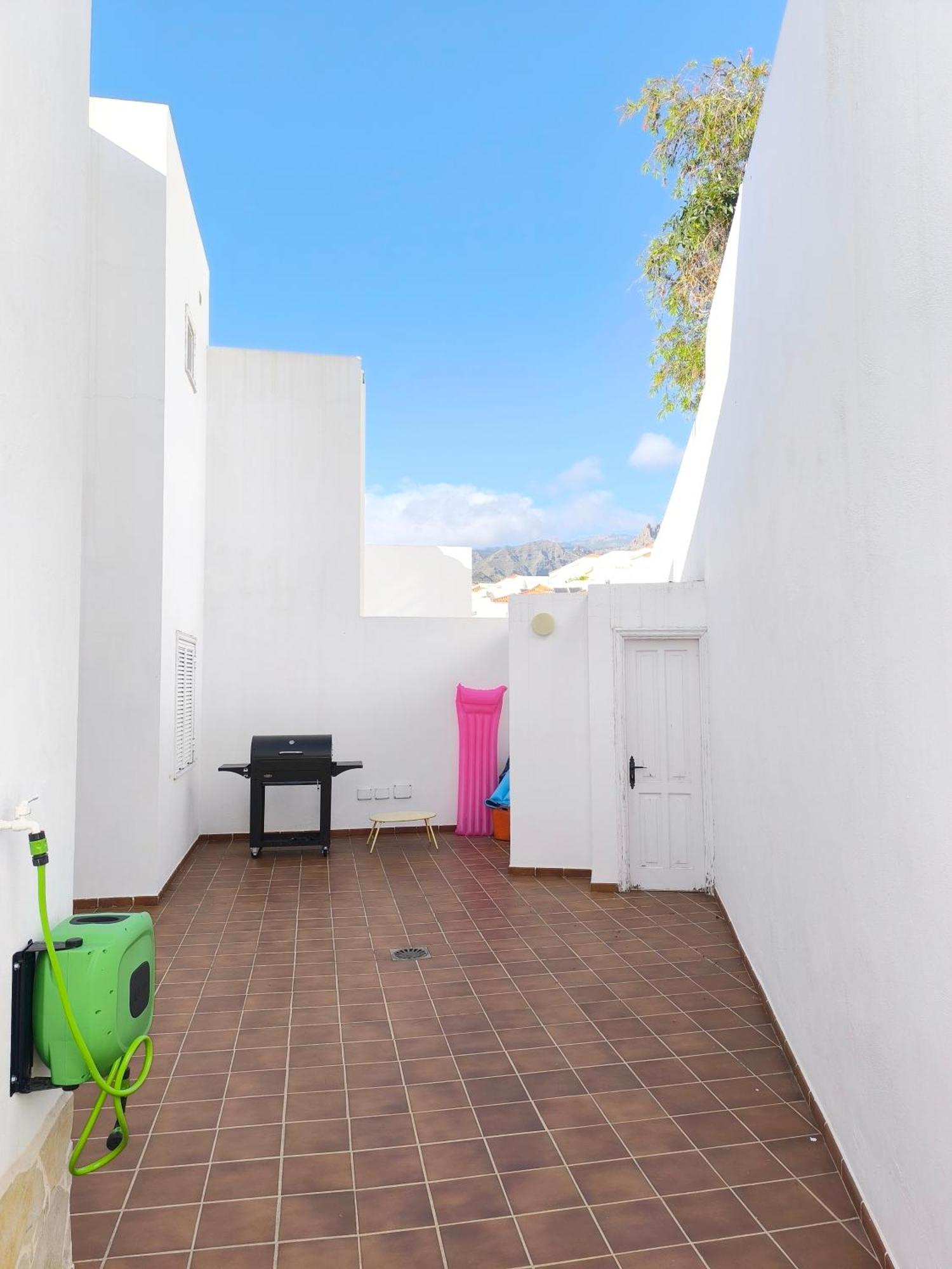Beautiful - 4 Bedrooms, Heated Pool, Fibre Net, 2 Priv Car Park Places, Tv Channels