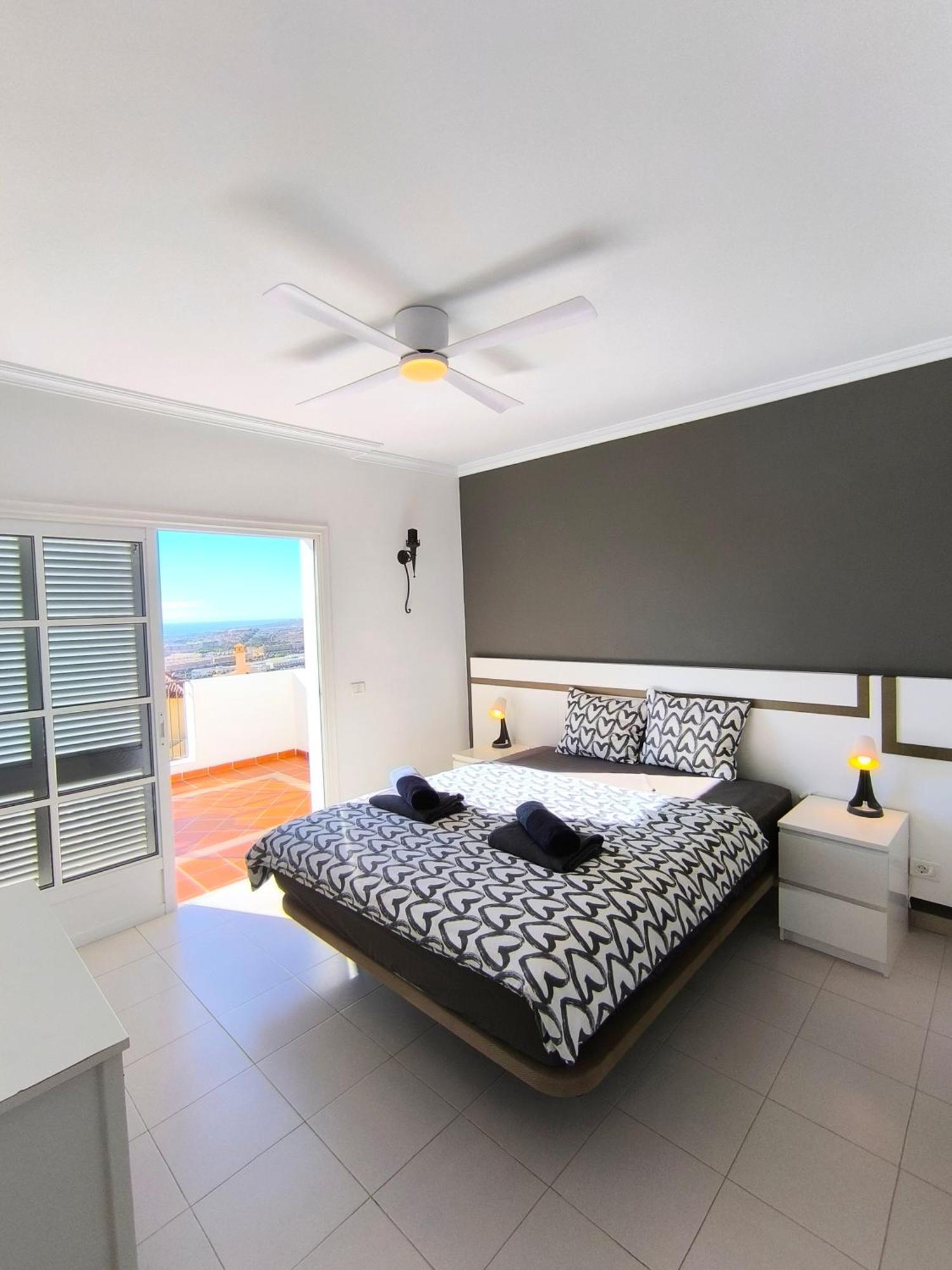 Beautiful - 4 Bedrooms, Heated Pool, Fibre Net, 2 Priv Car Park Places, Tv Channels *