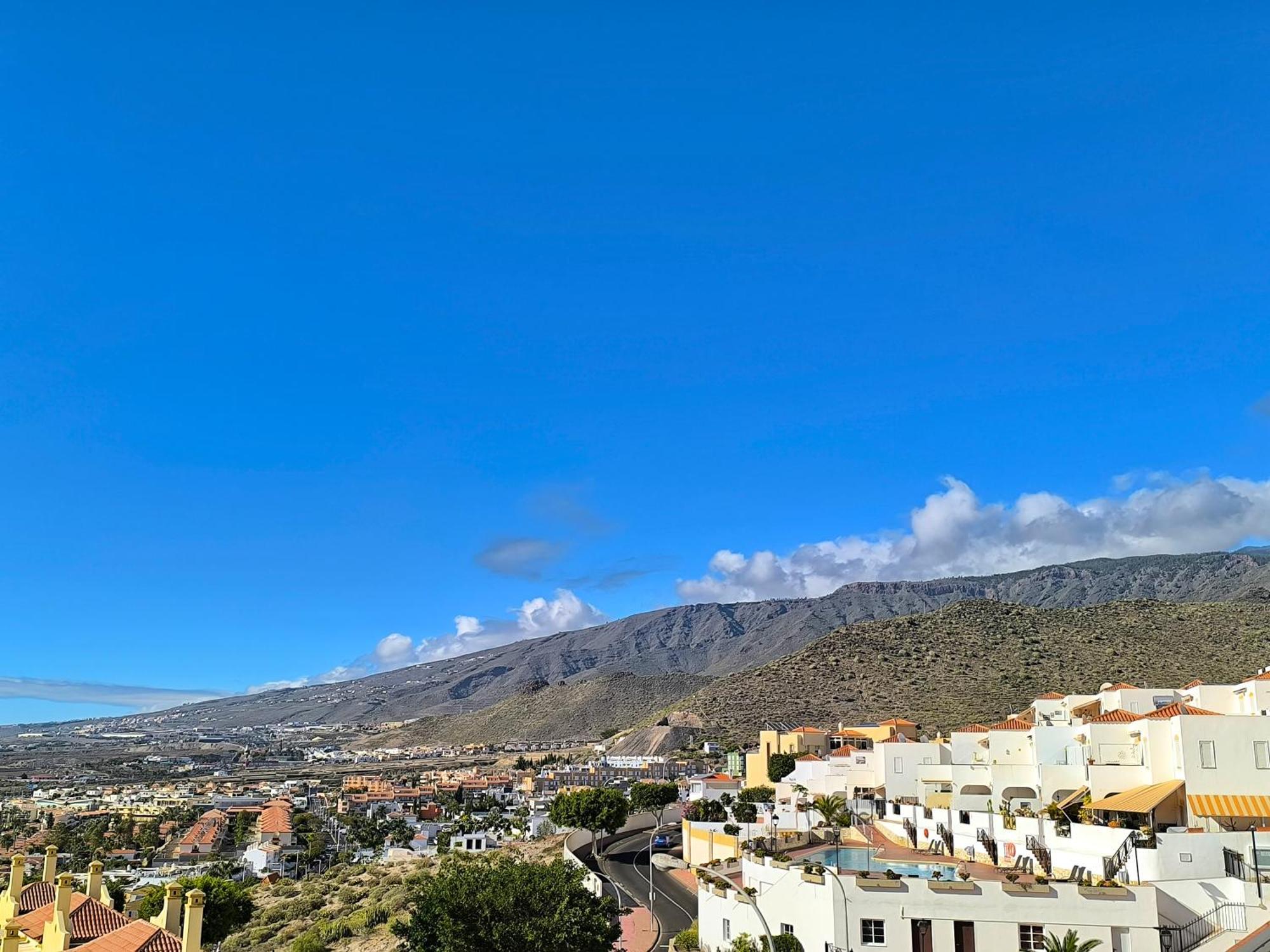 Beautiful - 4 Bedrooms, Heated Pool, Fibre Net, 2 Priv Car Park Places, Tv Channels Villa Costa Adeje (Tenerife)