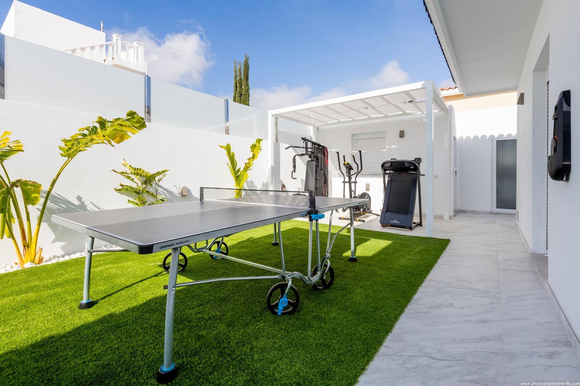 Nicole Wifi, Gym, Heated Pool