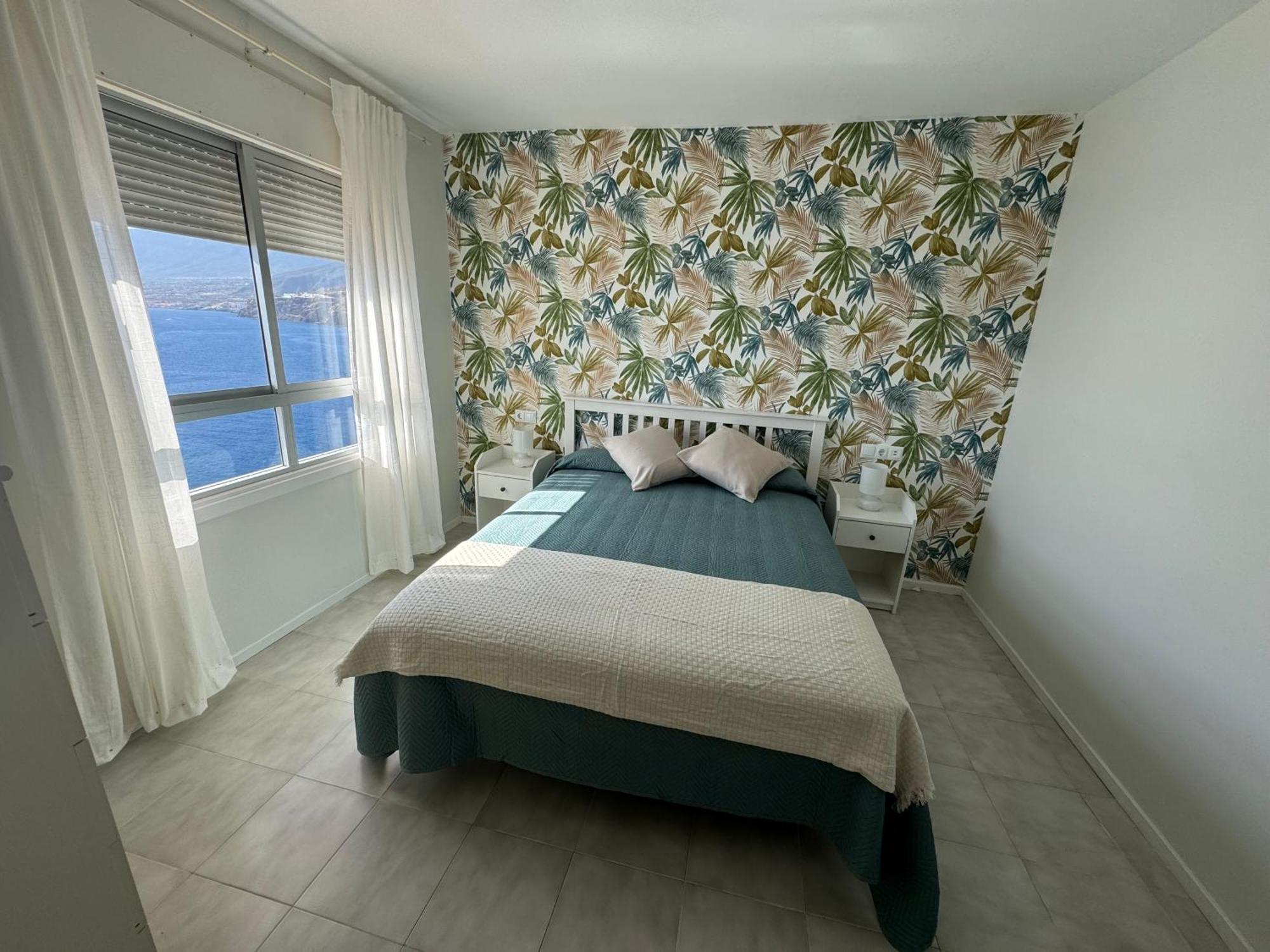 Un Lujoso Duplex En En Primera Linea De Playa Y Con Parking Propio * Radazul