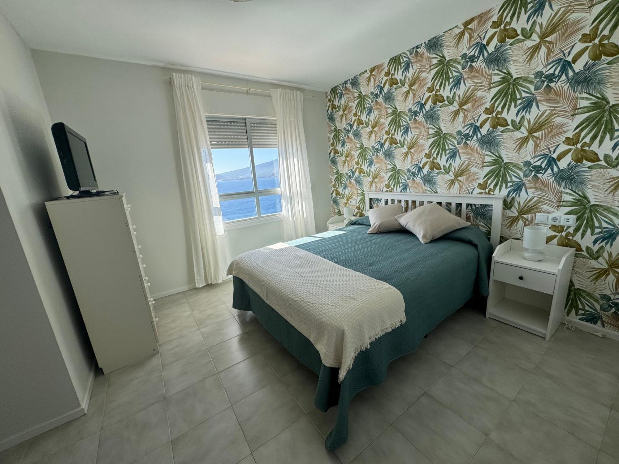 Un Lujoso Duplex En En Primera Linea De Playa Y Con Parking Propio
