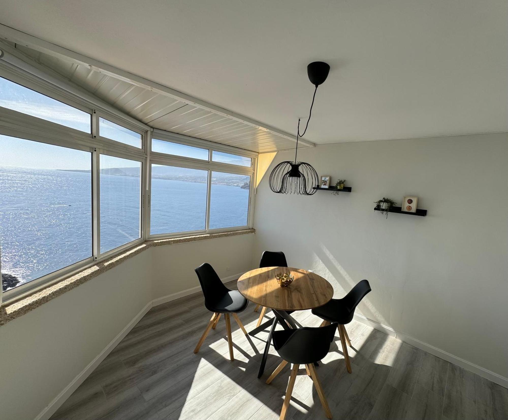Un Lujoso Duplex En En Primera Linea De Playa Y Con Parking Propio