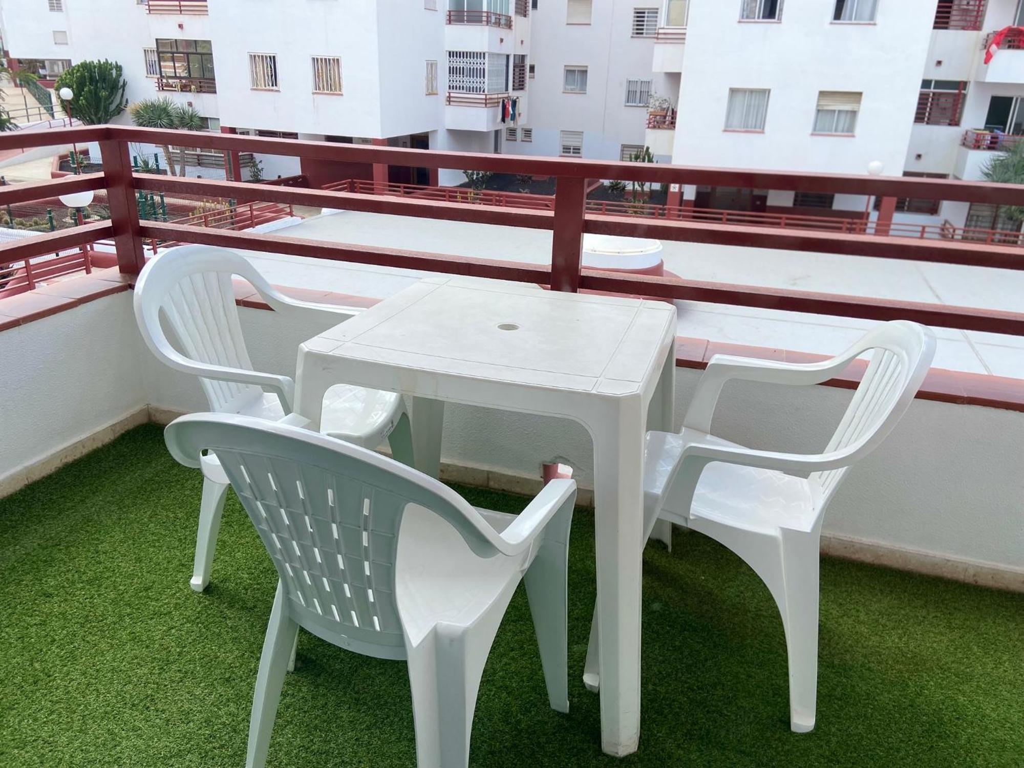Piso Familiar De 3hab Con Piscina En Apartamento