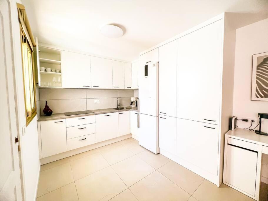 Stunning Bungalow, Pool, Terrace, Beach! Se12