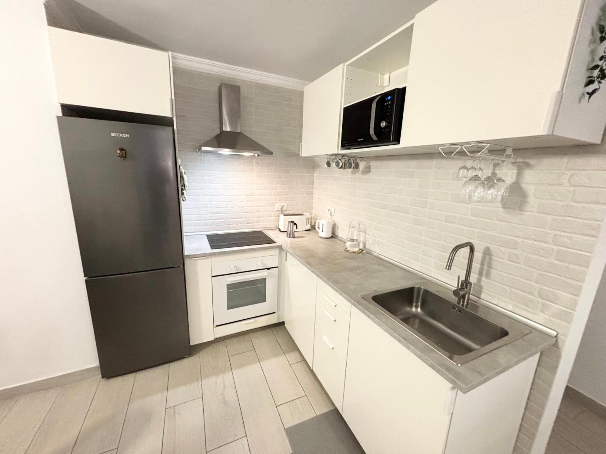 Central & Modern In Playa Las Vistas Apartment *