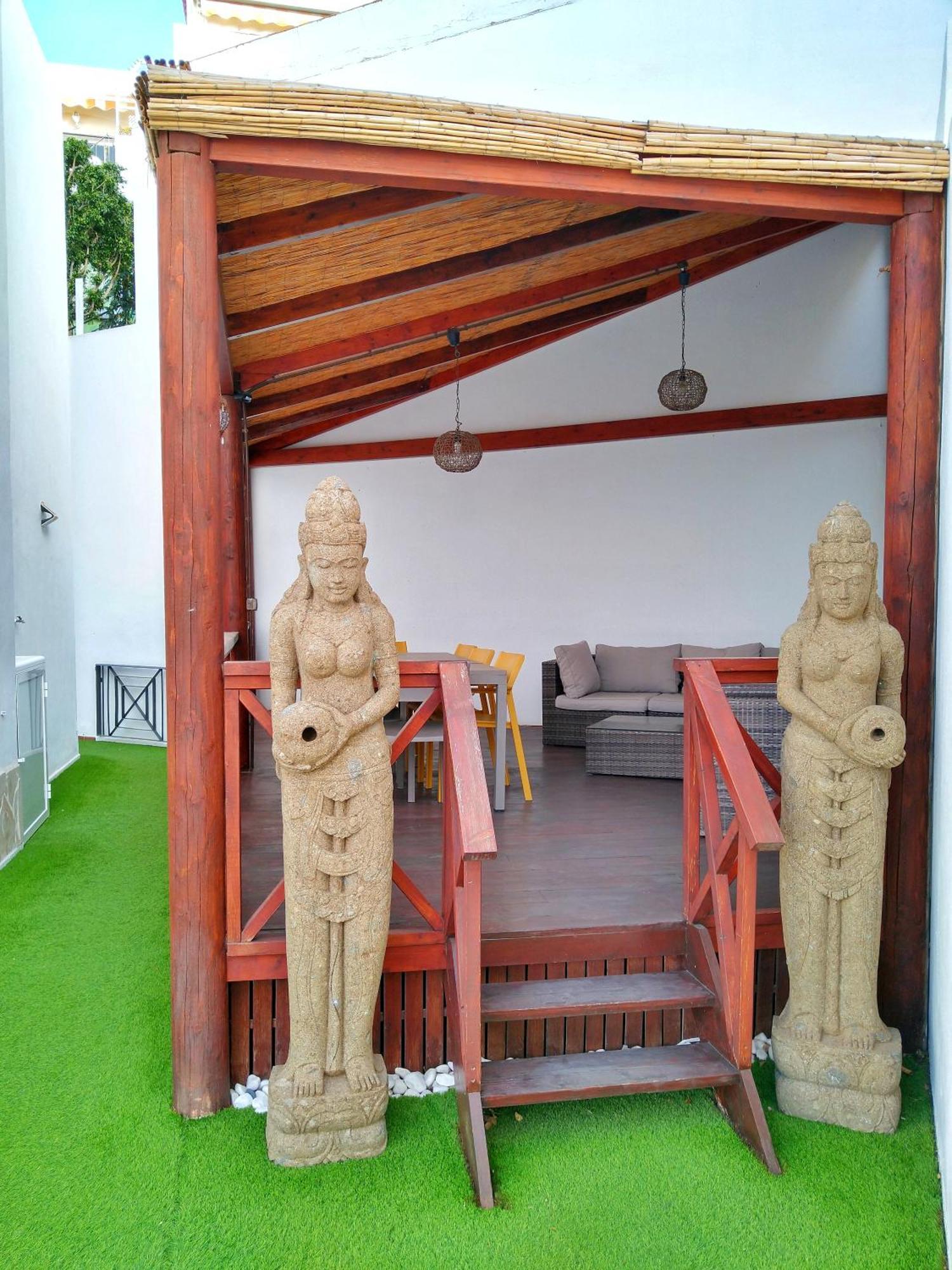 Beautiful - 4 Bedrooms, Heated Pool, Fibre Net, 2 Priv Car Park Places, Tv Channels Villa *