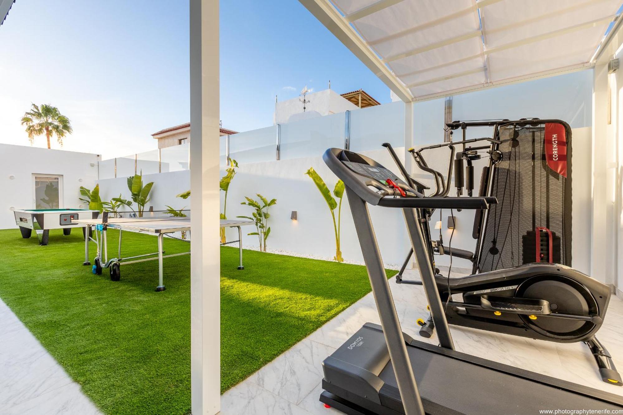 Nicole Wifi, Gym, Heated Pool Holiday home *