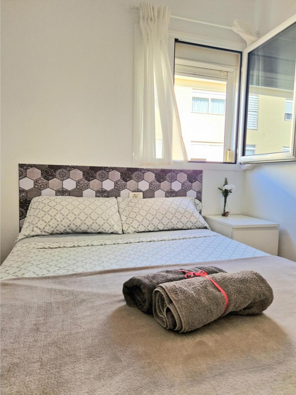 Spacious Chalet Next To The Sea - Airport Holiday home *