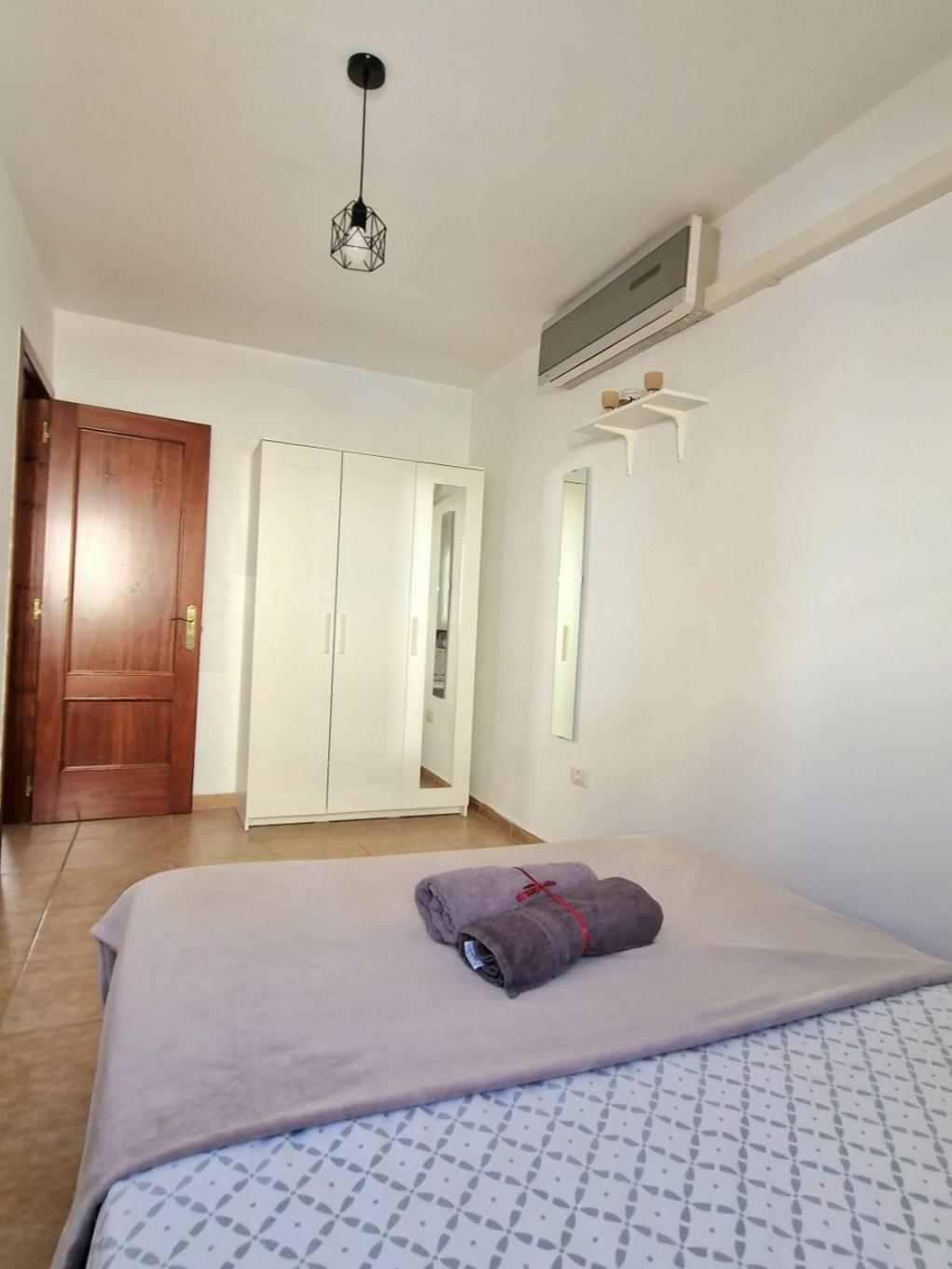 Spacious Chalet Next To The Sea - Airport *