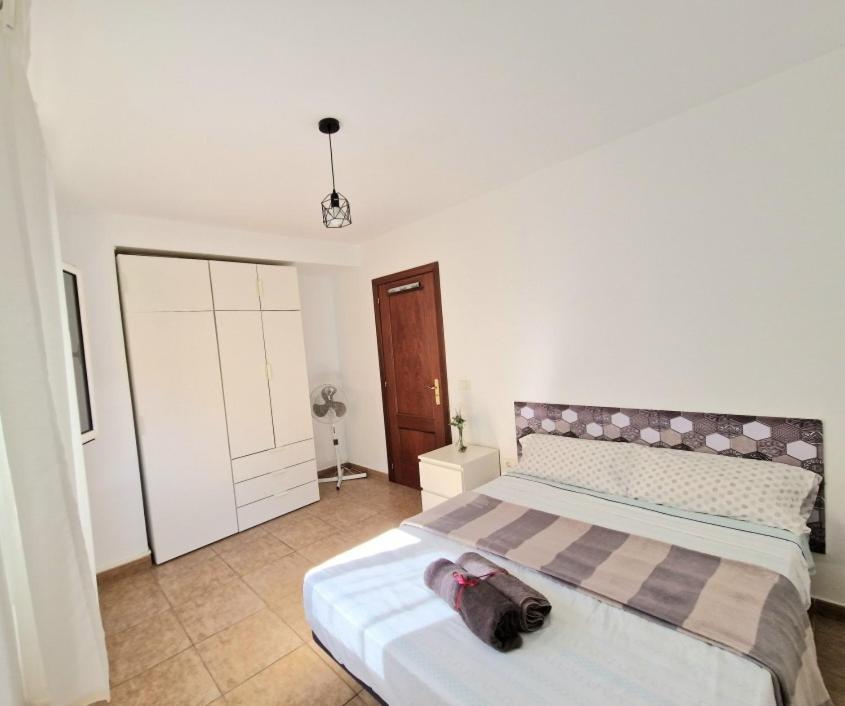 Spacious Chalet Next To The Sea - Airport *