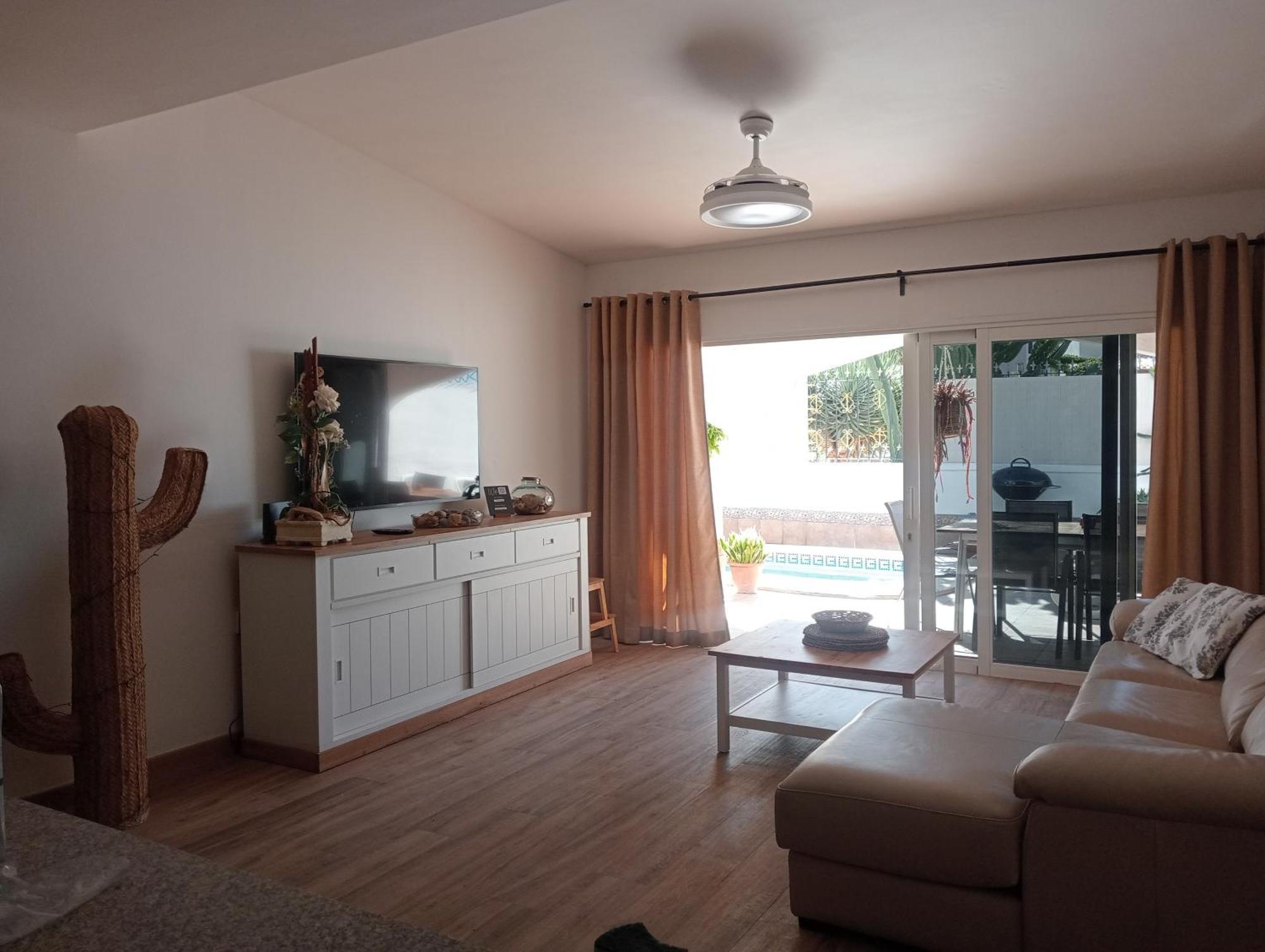 Hébergement de vacances Beautiful With Heated Private Pool, Cristianos *