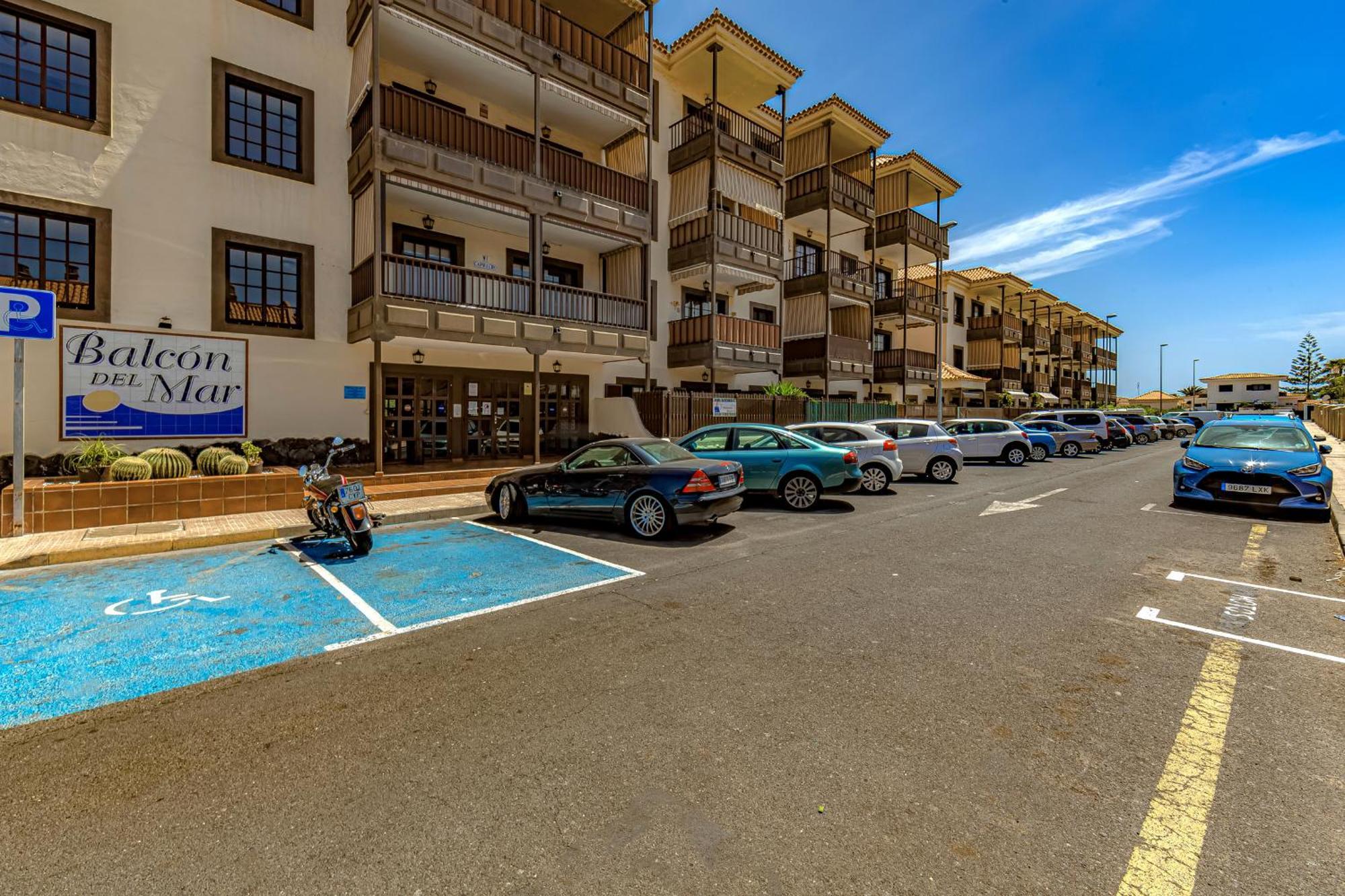 Atlantis 3 One Bedroom, Sea Front, In Complex With Pool *